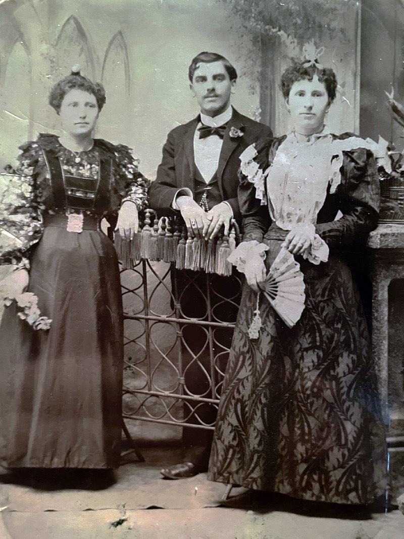 Brumer sisters